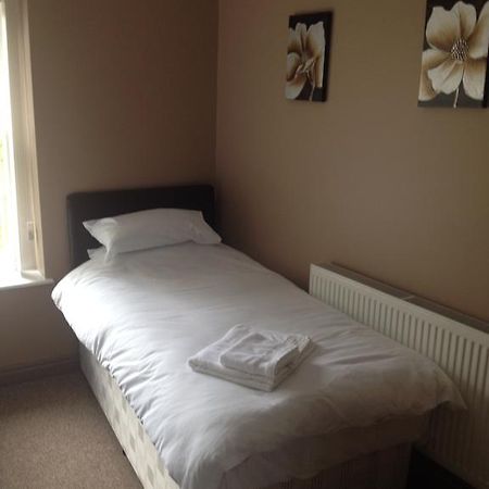 Coach & Horses Bed & Breakfast Tredegar Room photo
